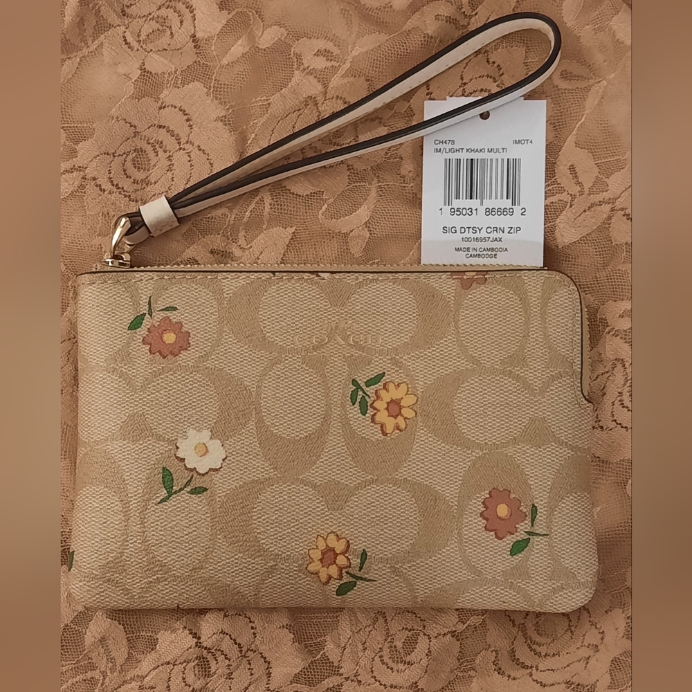 Coach Signature Ditsy Corner Zip Wristlet